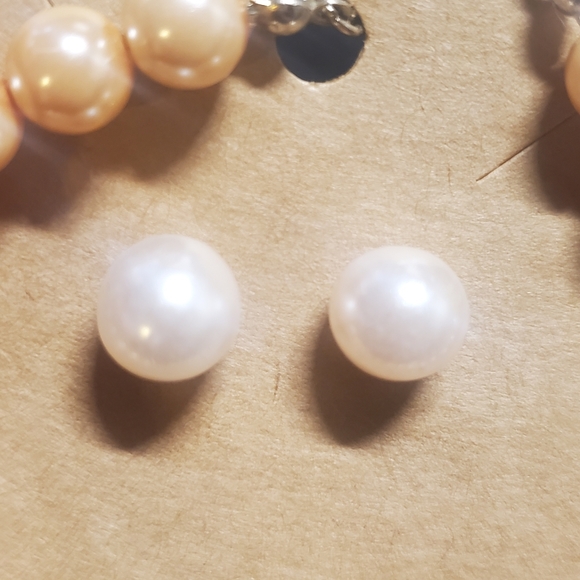 Pearl Bracelet and Earring Studs Set - Picture 9 of 9